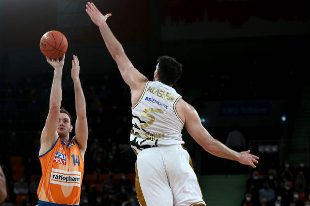 强不屈的斗 强不屈的斗