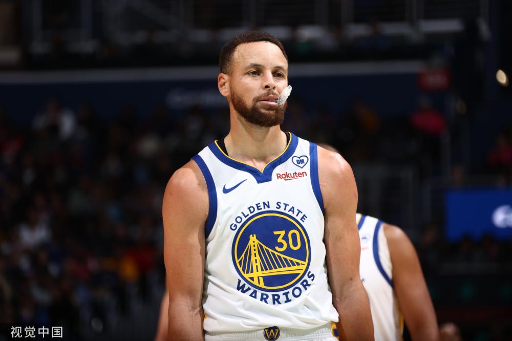 赛场上屡屡 赛场上屡屡